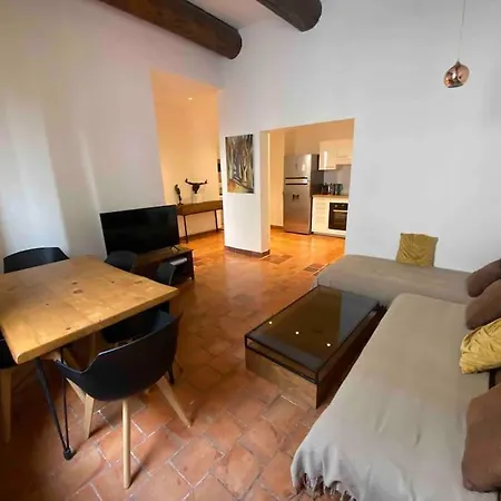 Centre Ville, Vieux Port 65m2 Apartment *