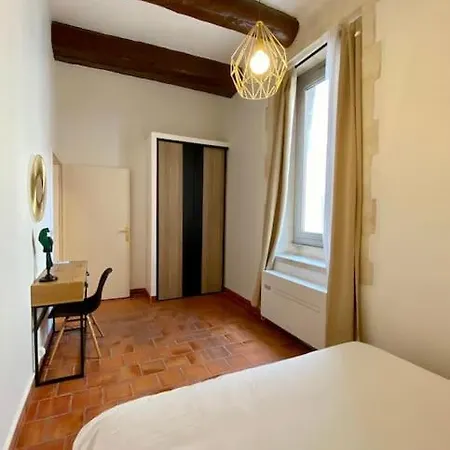 Centre Ville, Vieux Port 65m2 Apartment